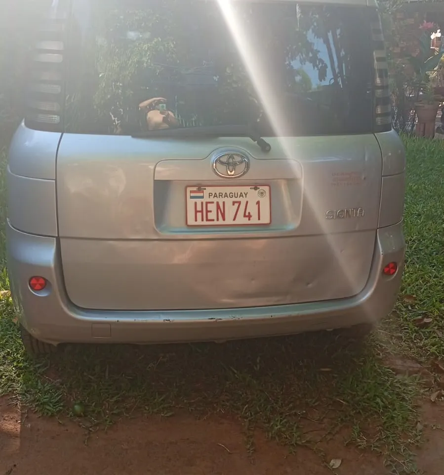 Toyota Sienta 2005