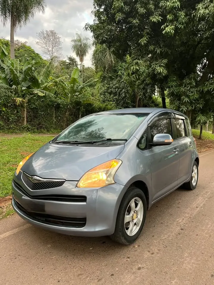 Toyota Ractis 2006