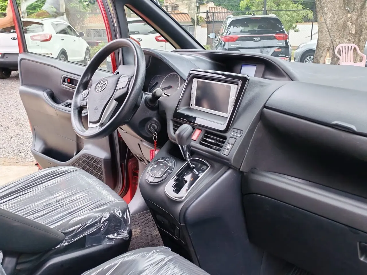 Toyota Voxy 2015
