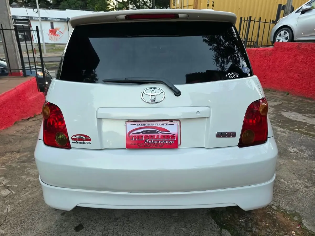 Toyota ist 2003