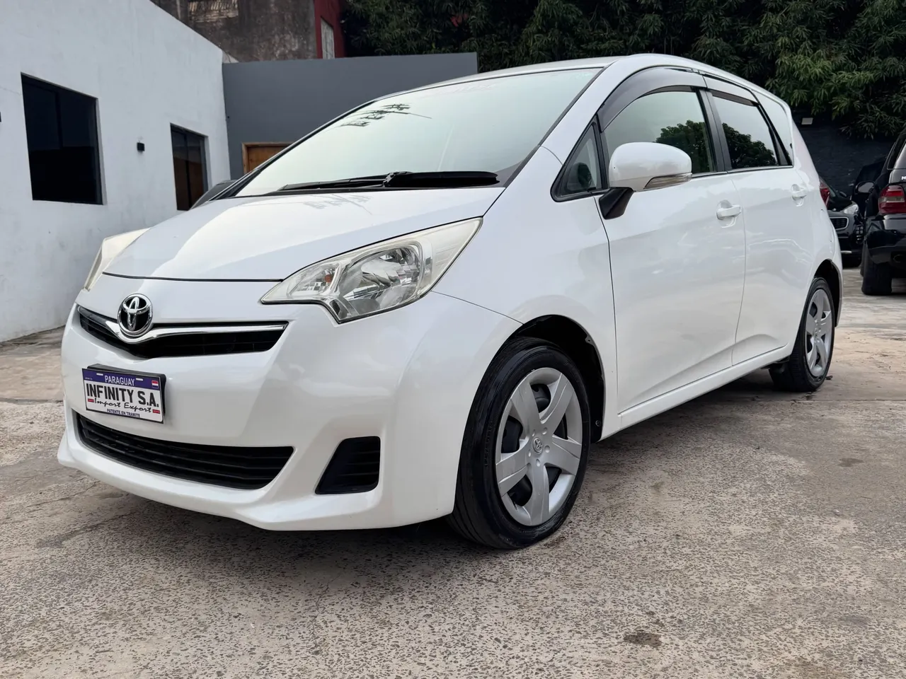 Toyota Ractis 2013