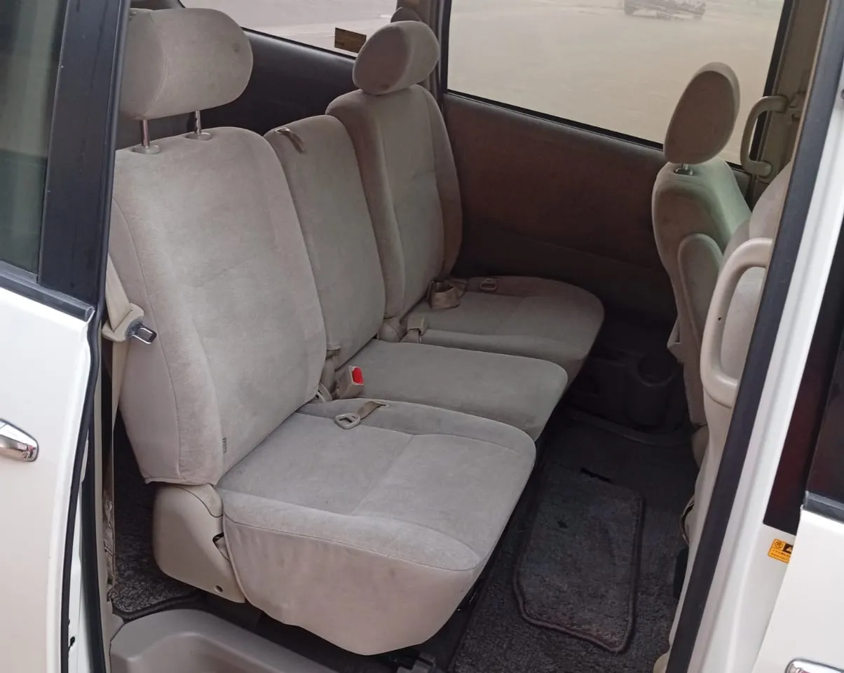 Toyota Noah 2006