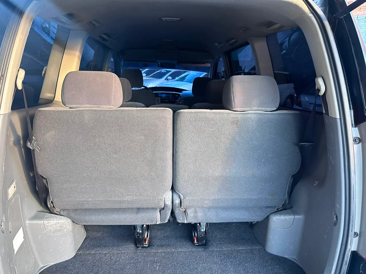 Toyota Noah 2005