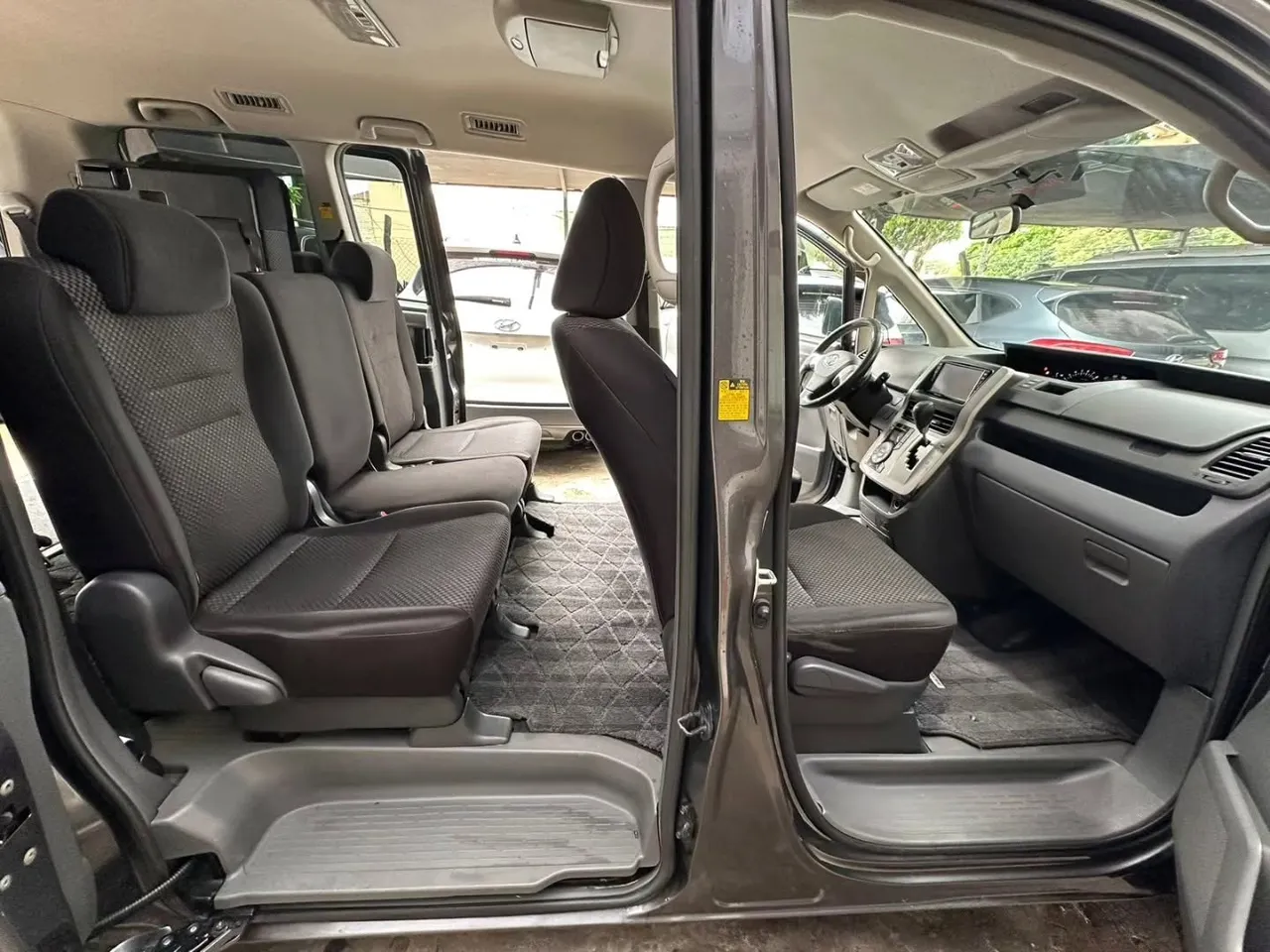 Toyota Noah 2007