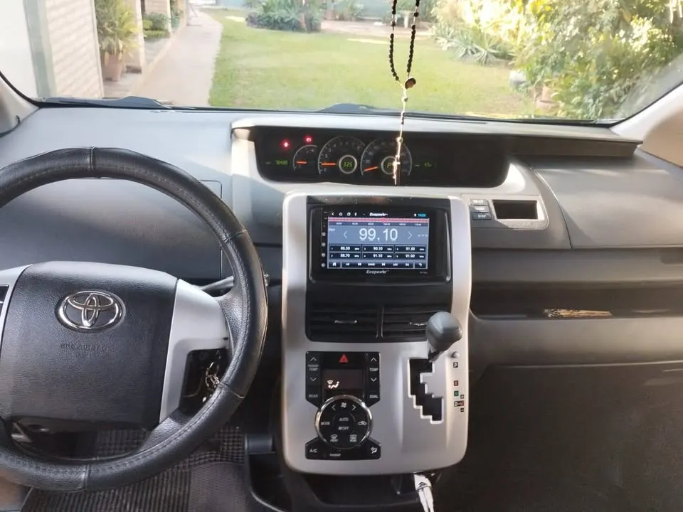 Toyota Voxy 2011 2.0 GS