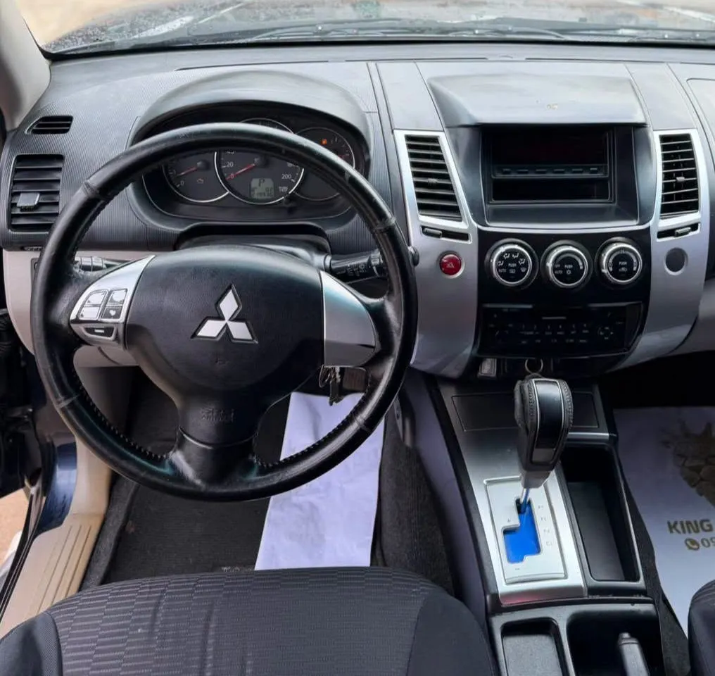 Mitsubishi Montero Sport 2012