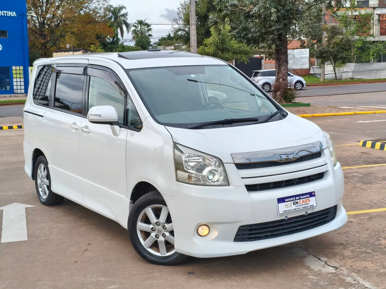 Toyota Noah 2009
