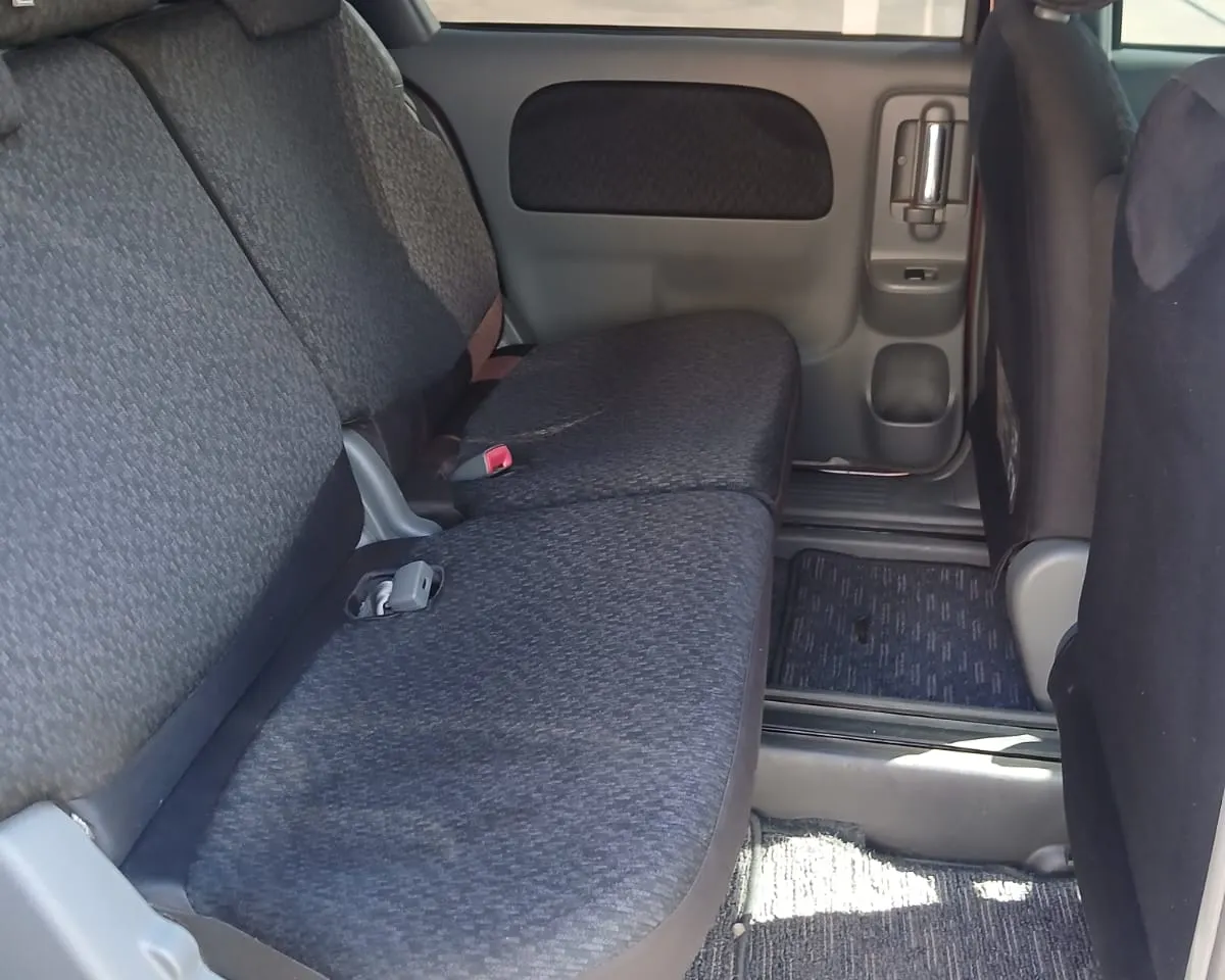 Toyota Sienta 2012
