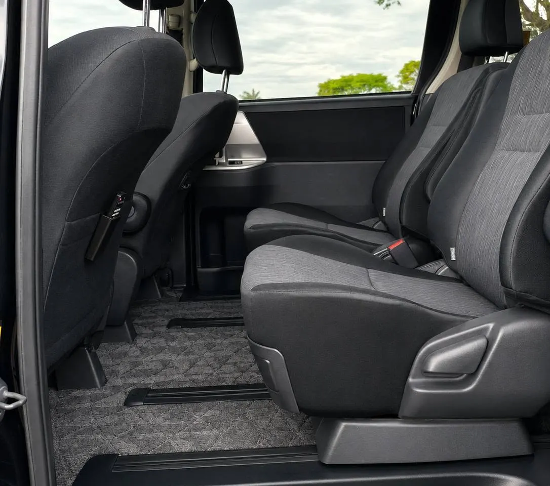 Toyota Voxy 2010
