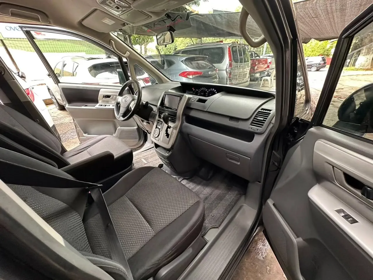 Toyota Noah 2007