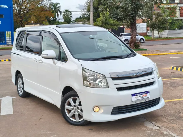 Toyota Noah 2009