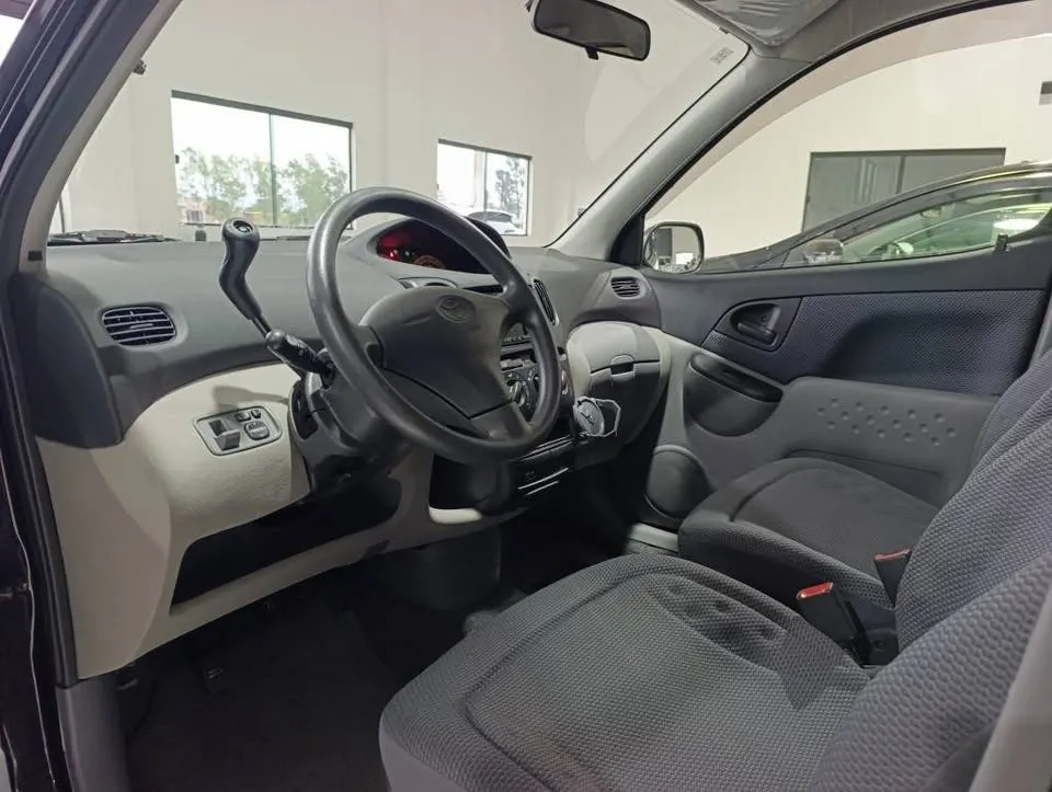 Toyota Funcargo 2001