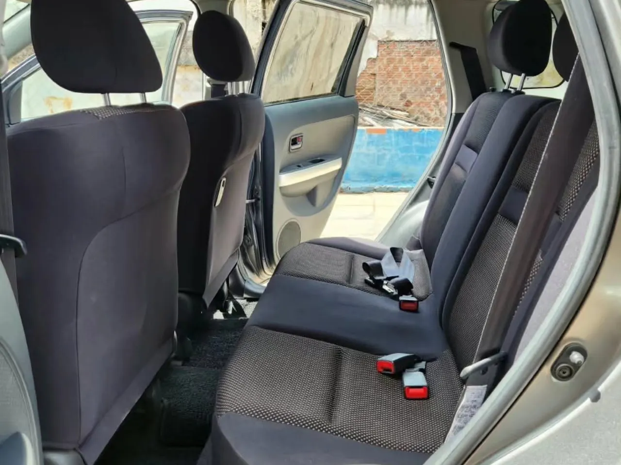 Toyota ist 2002