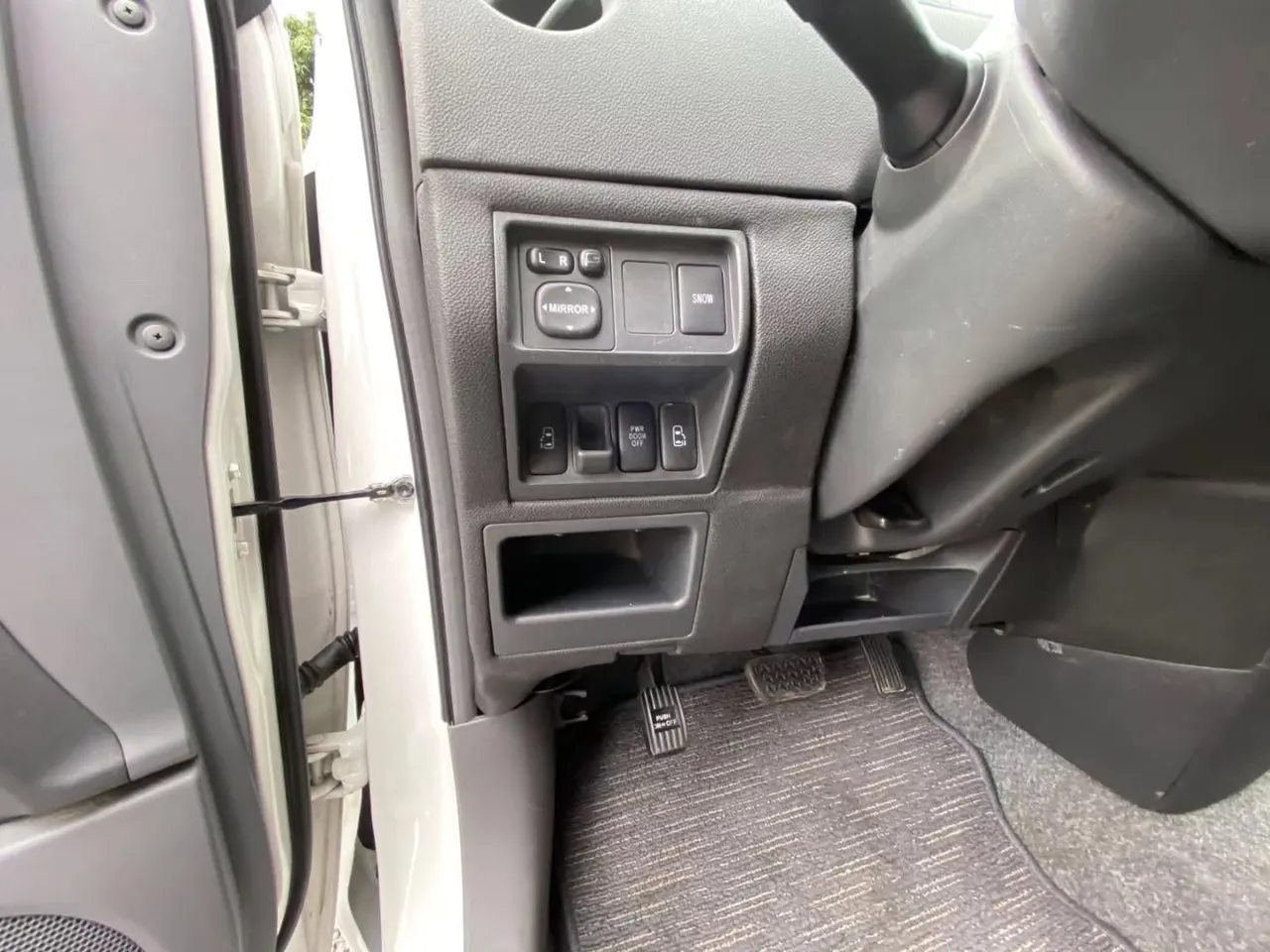 Toyota Sienta 2013