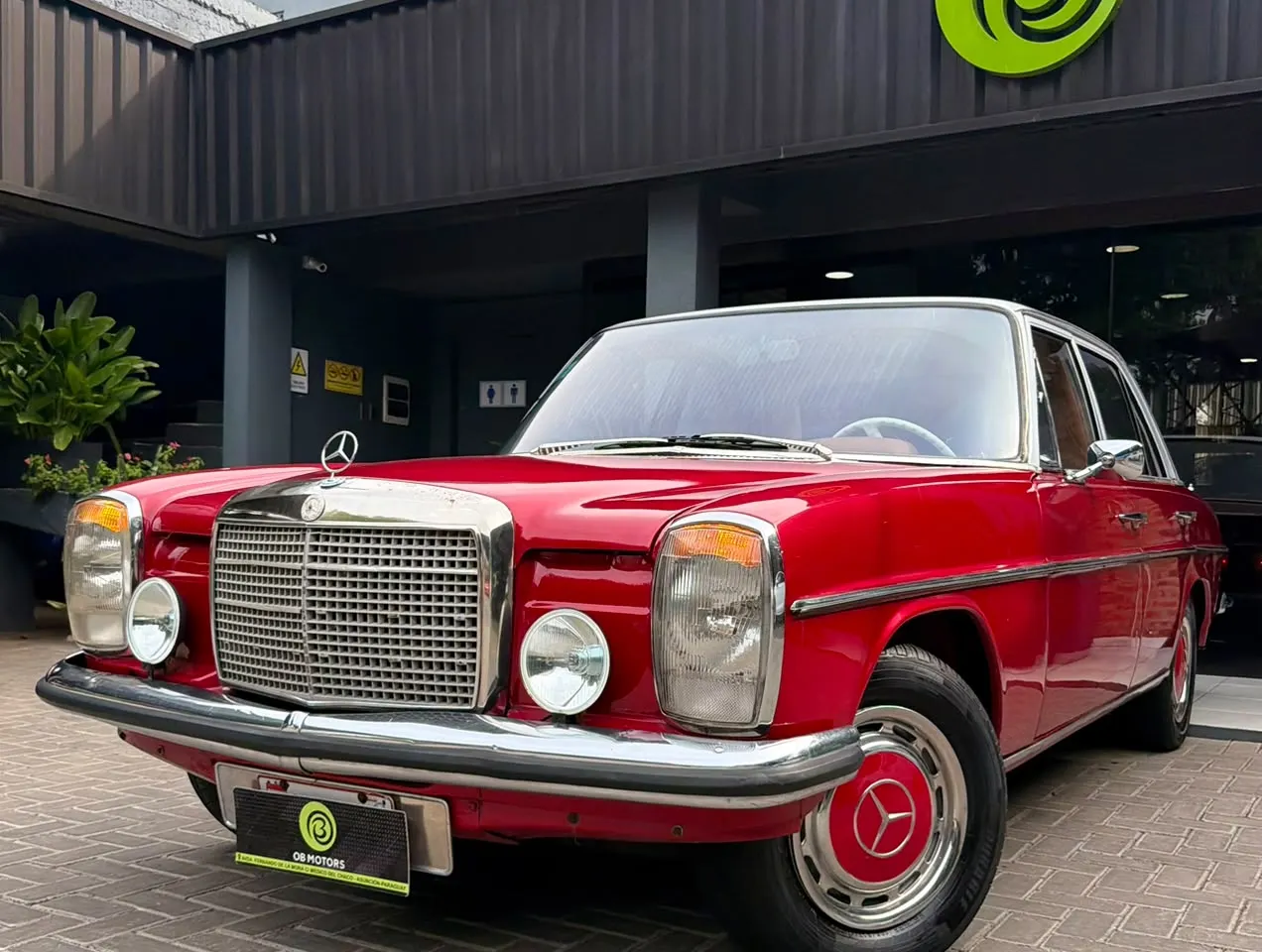 Mercedes-Benz Clase E 1974 240D /8 (W115), probable — confirmar versión exacta