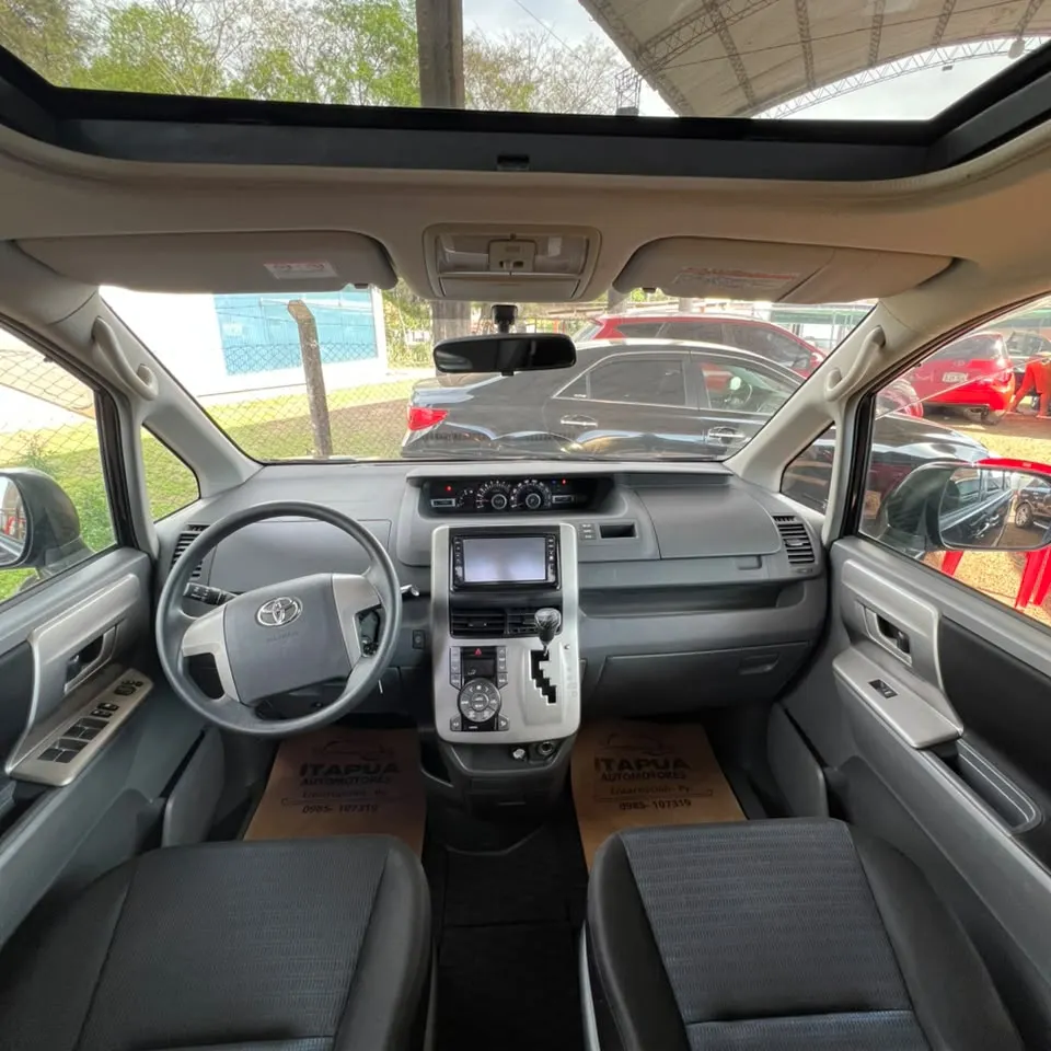 Toyota Voxy 2008