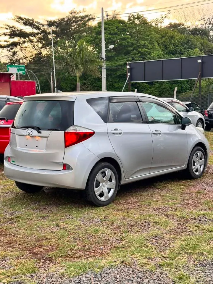 Toyota Ractis 2011
