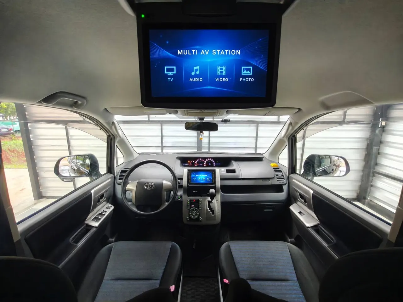 Toyota Voxy 2009