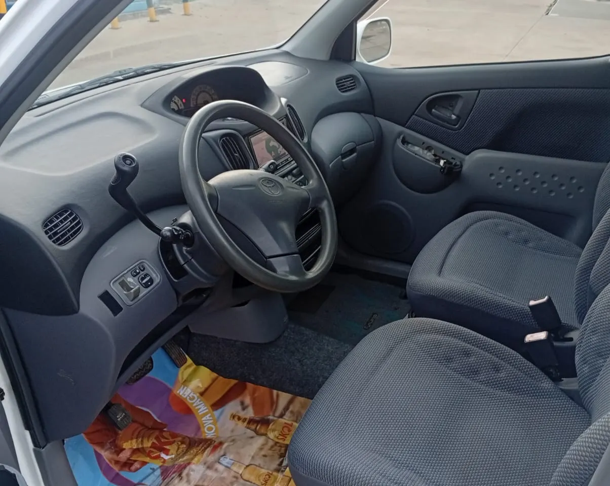 Toyota Funcargo 2001 G