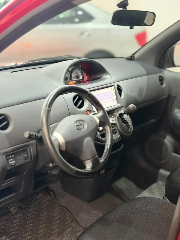 Toyota Sienta 2011