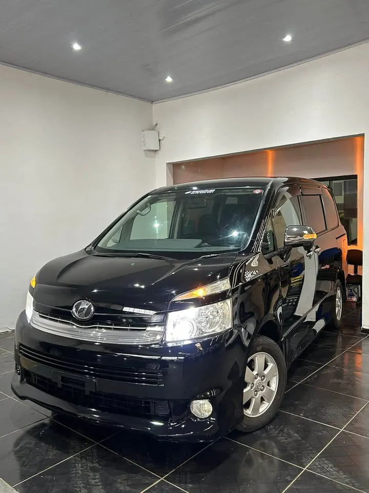 Toyota Voxy 2008