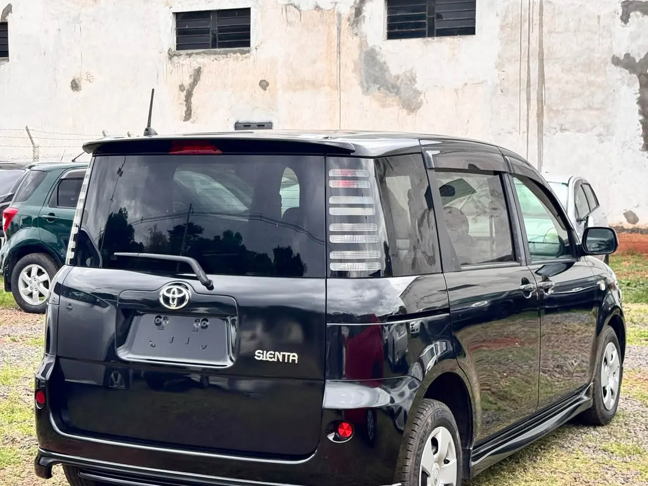 Toyota Sienta 2004