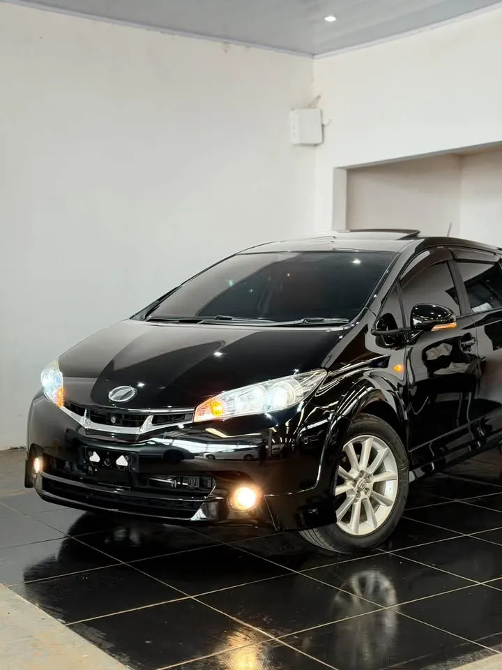 Toyota Wish 2012