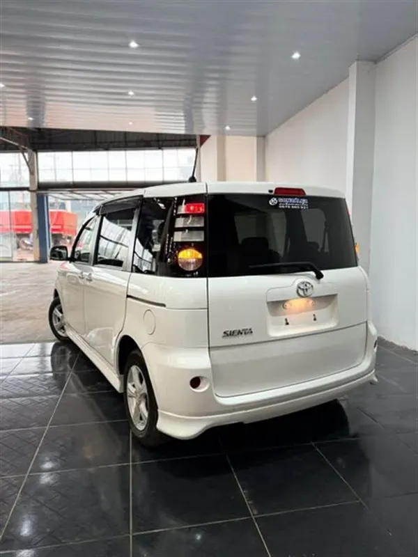 Toyota Sienta 2008