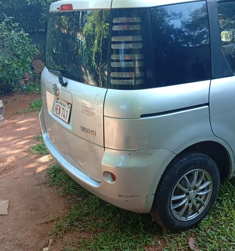 Toyota Sienta 2005