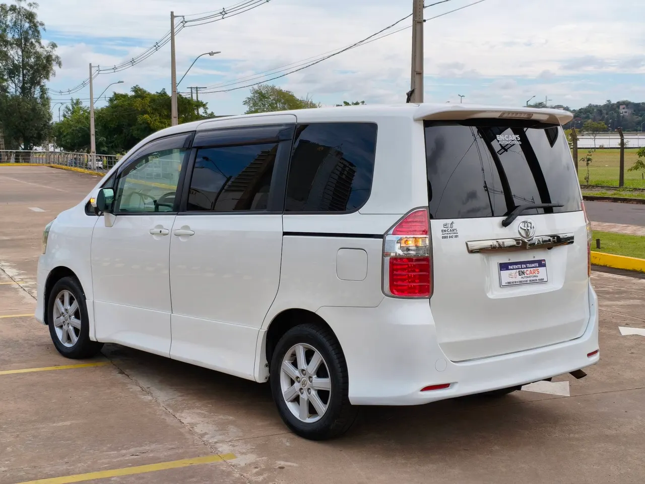 Toyota Noah 2009