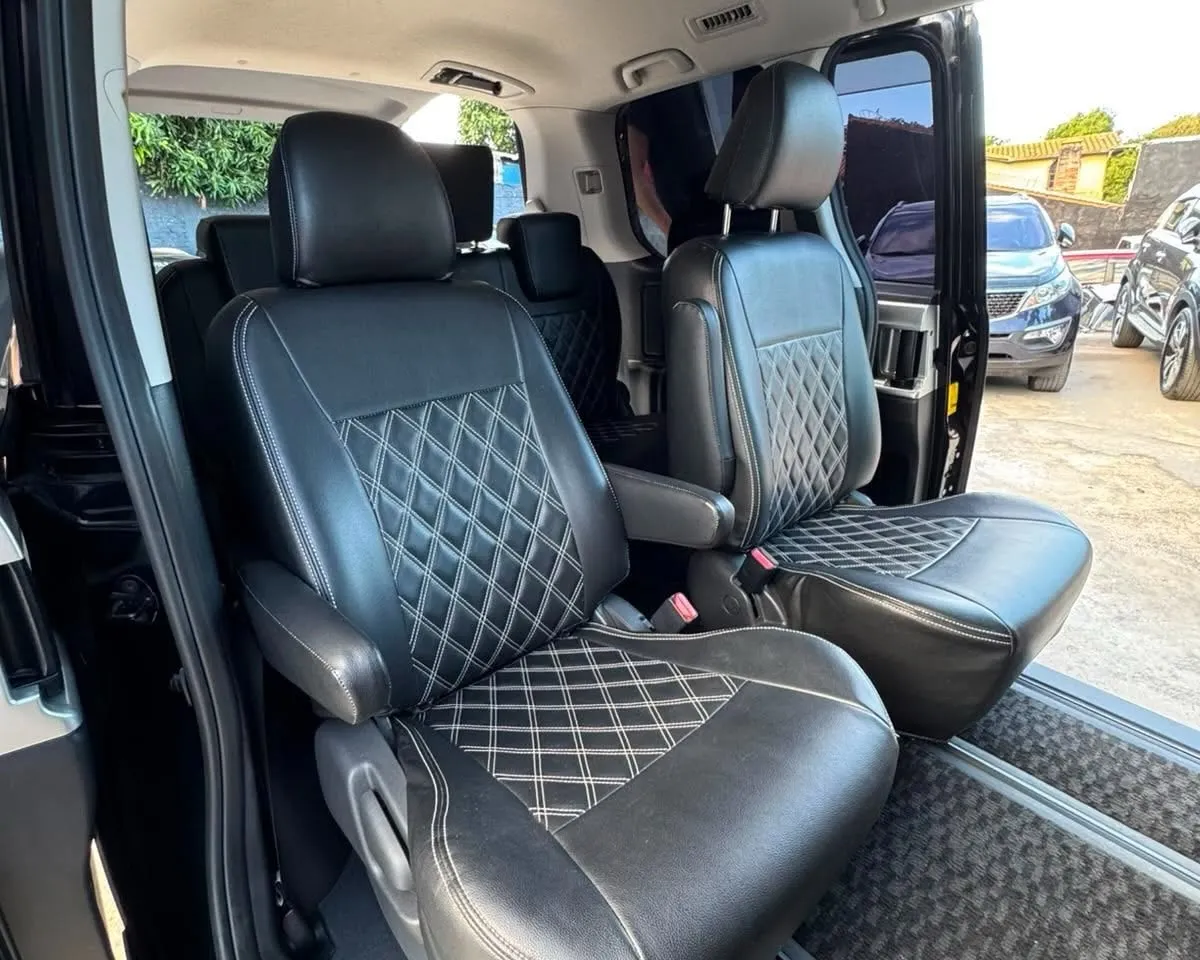 Toyota Voxy 2010