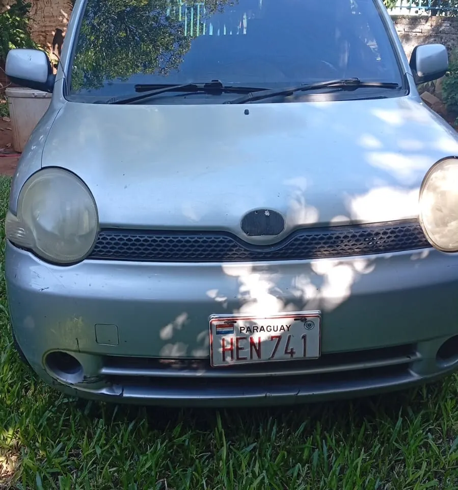Toyota Sienta 2005