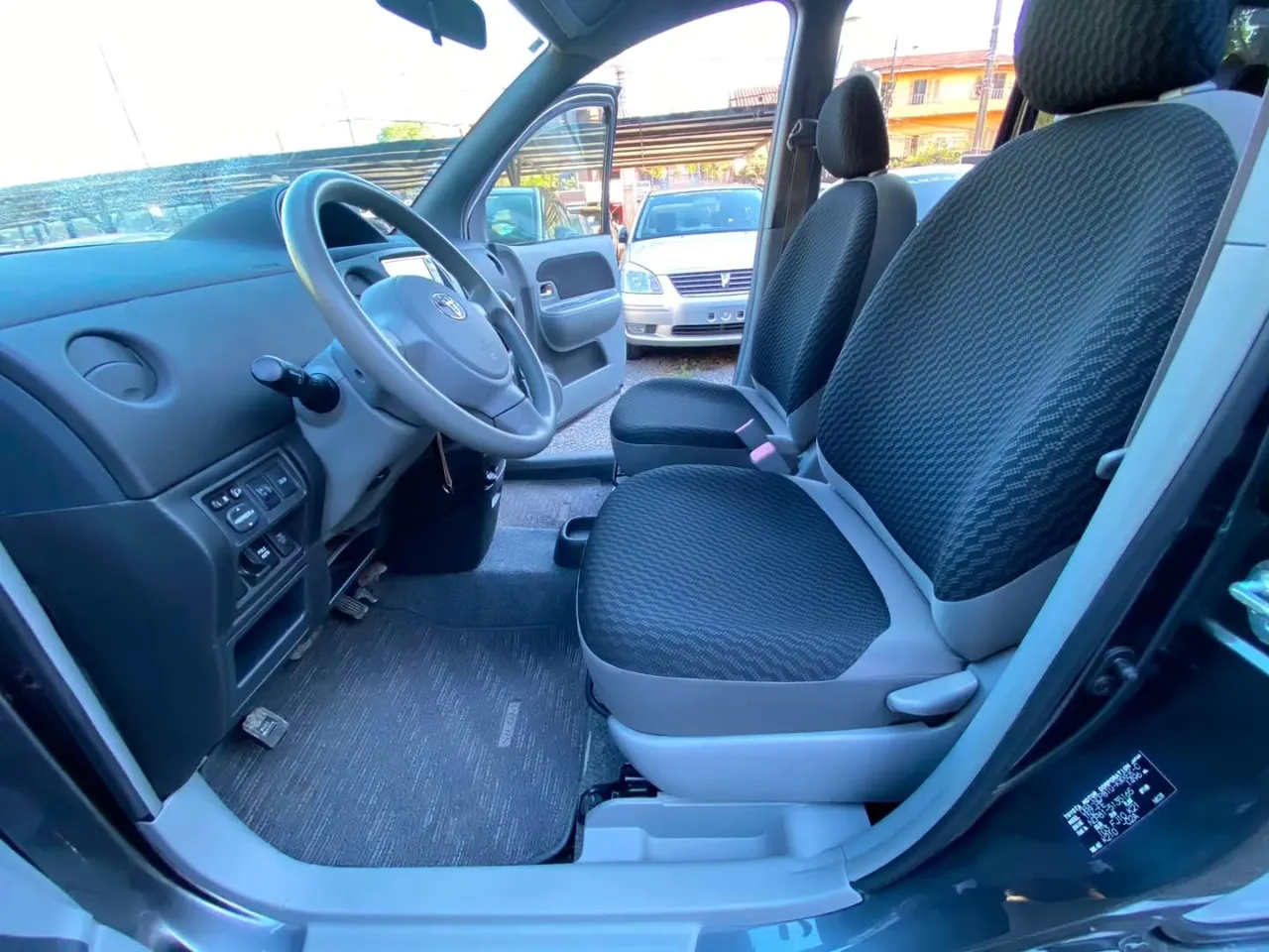 Toyota Sienta 2010