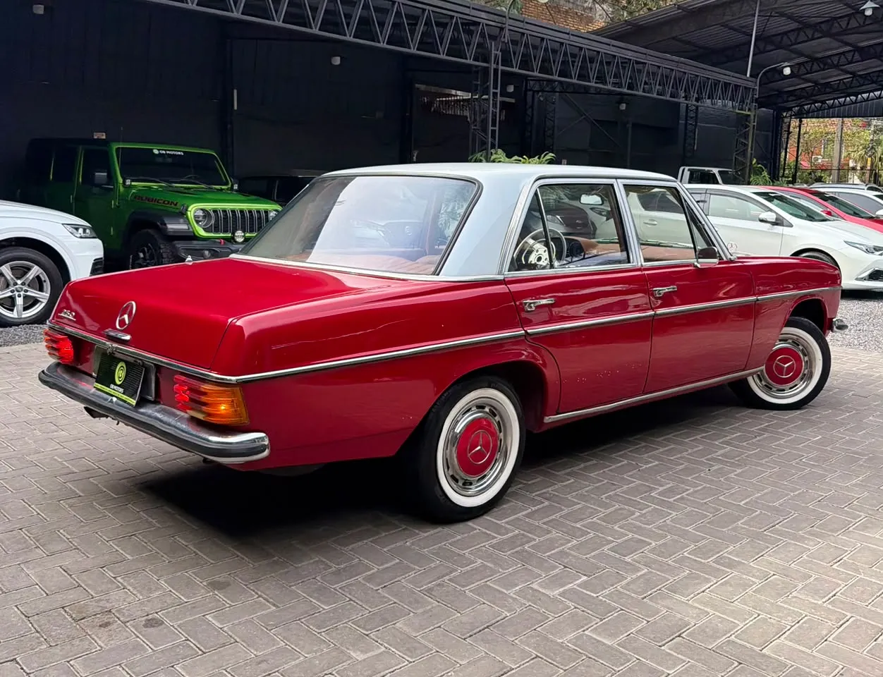 Mercedes-Benz Clase E 1974 240D /8 (W115), probable — confirmar versión exacta
