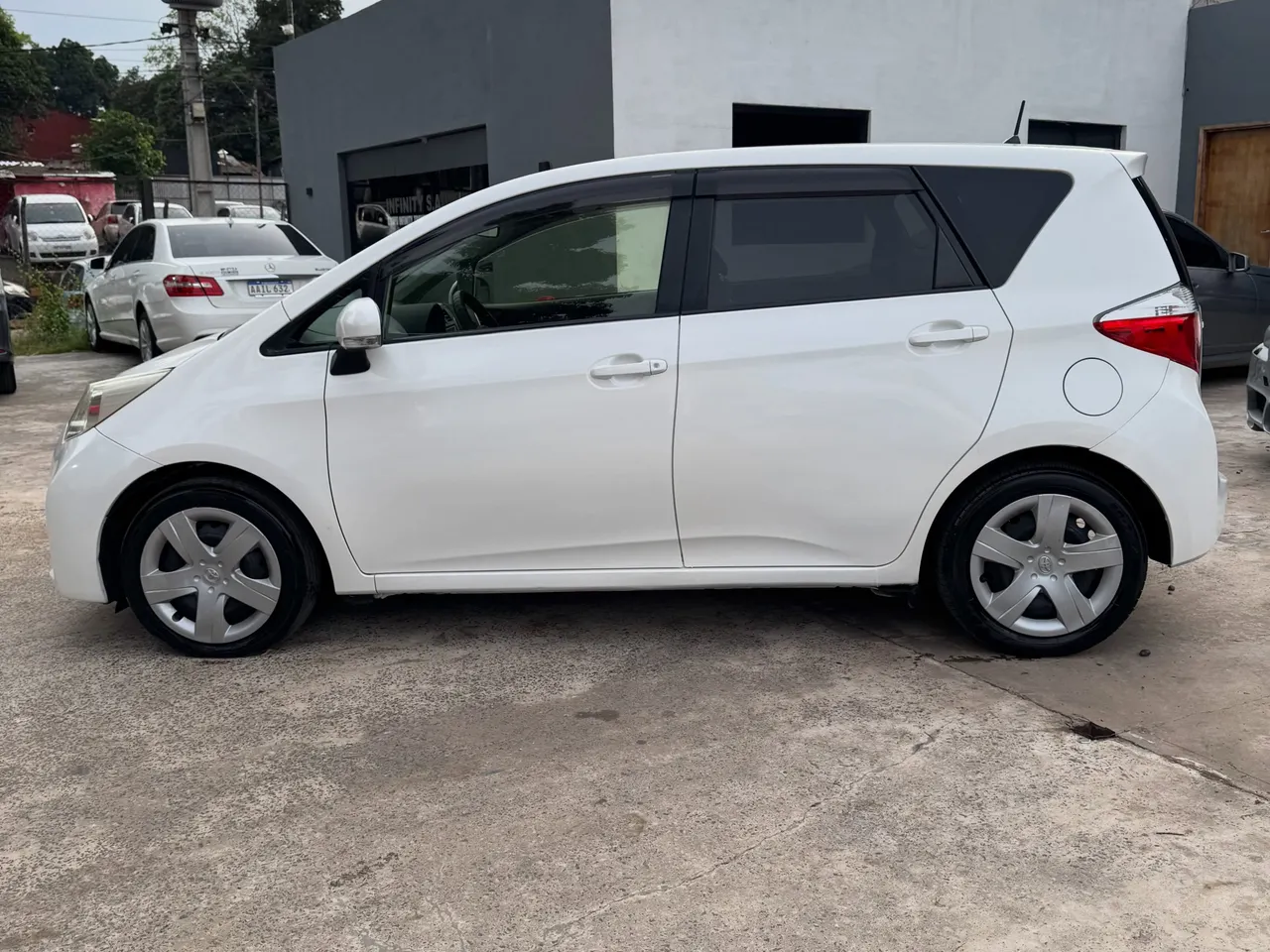Toyota Ractis 2013
