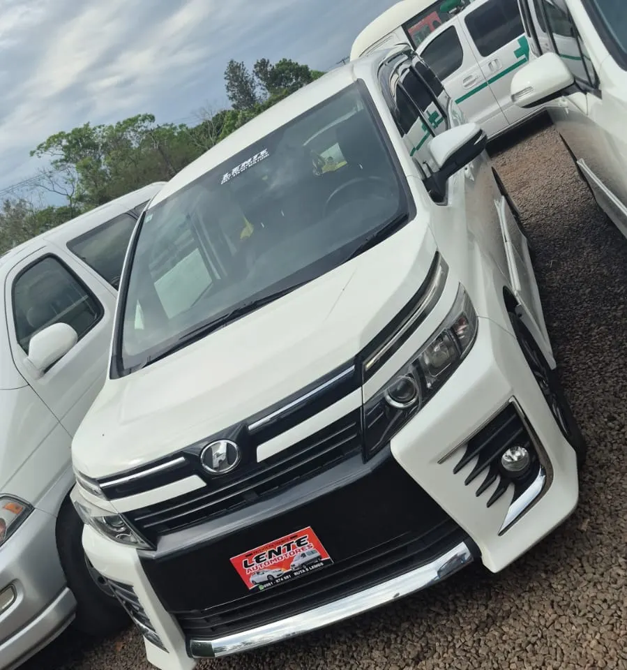 Toyota Voxy 2014 5