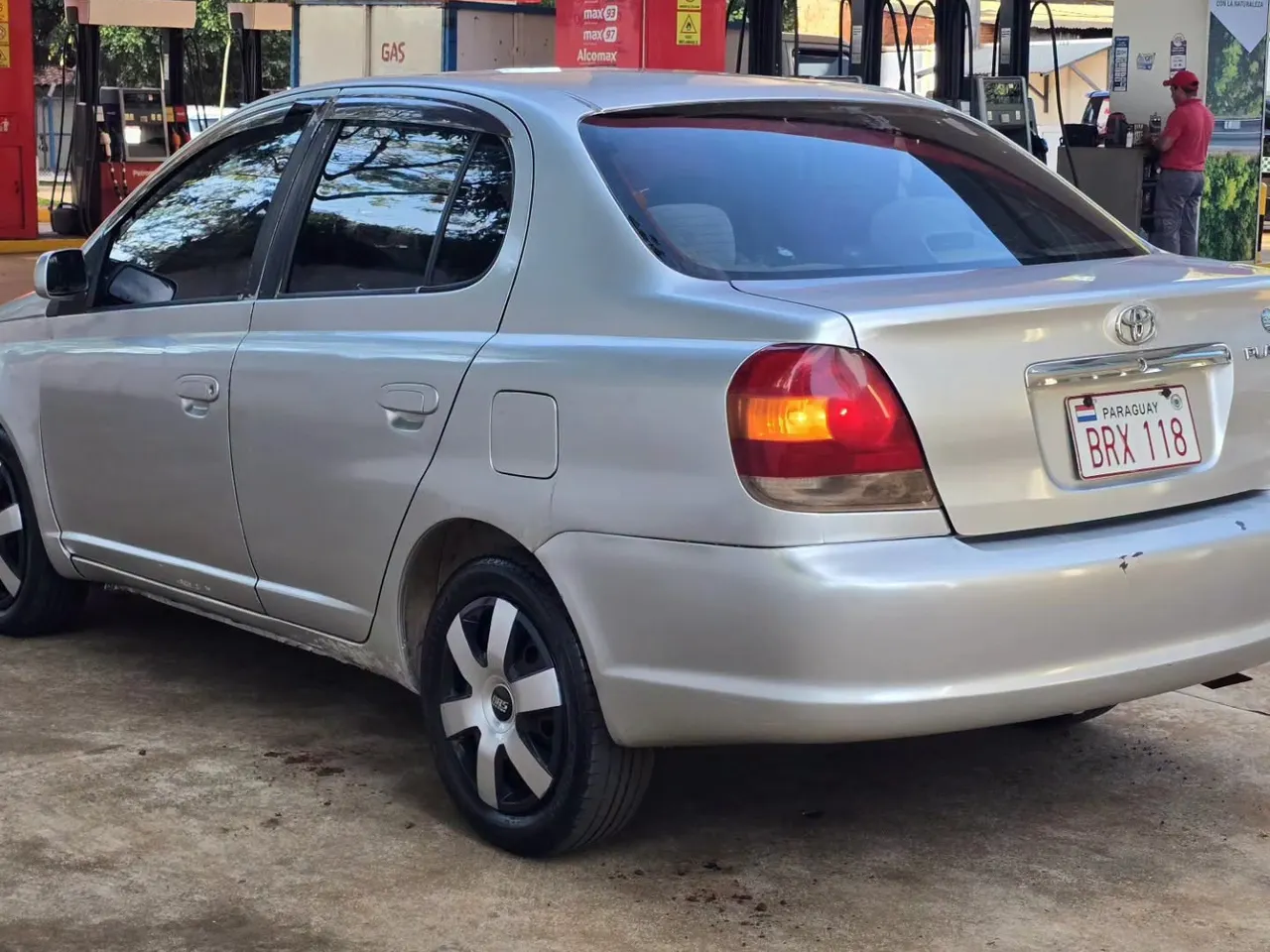 Toyota Platz 2003