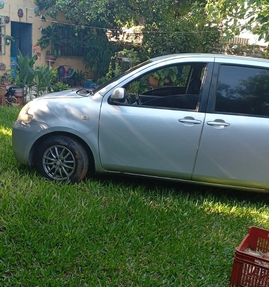 Toyota Sienta 2005