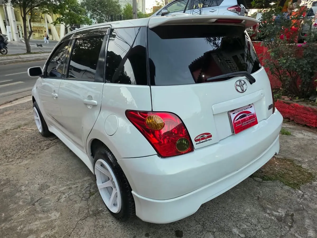 Toyota ist 2003