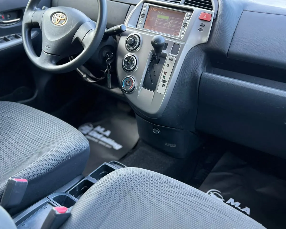 Toyota Ractis 2010
