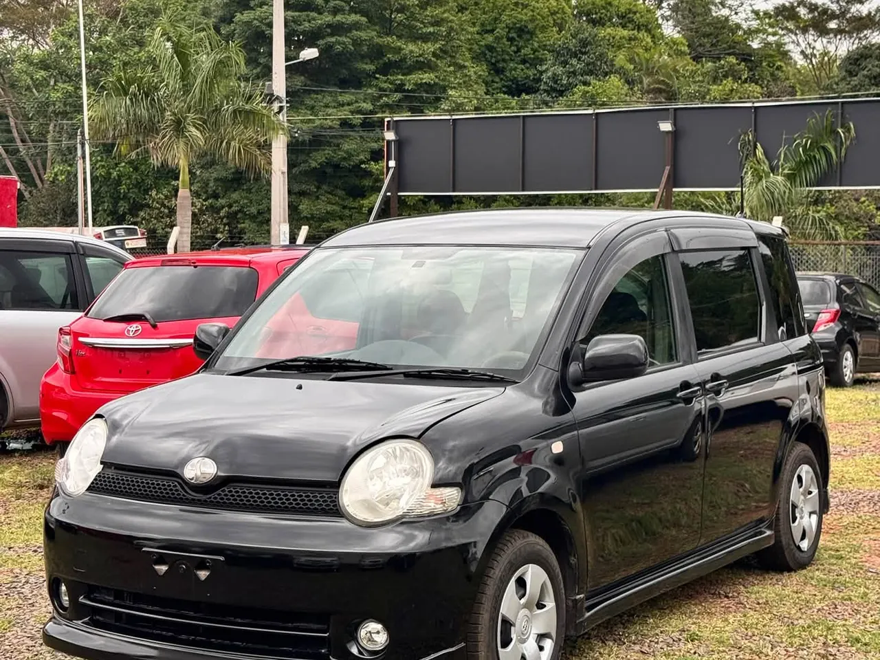 Toyota Sienta 2004