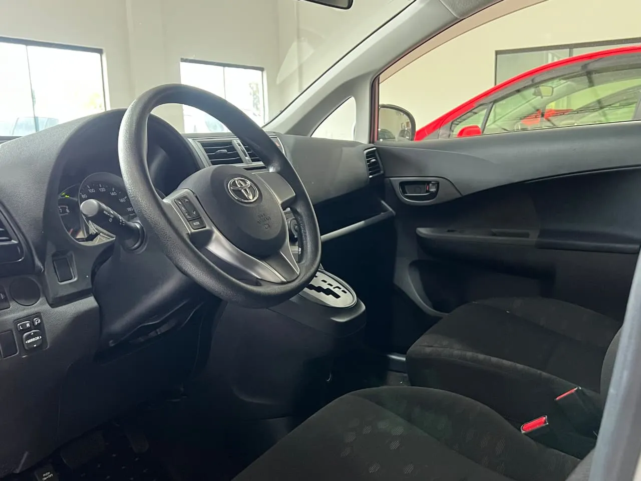 Toyota Ractis 2012