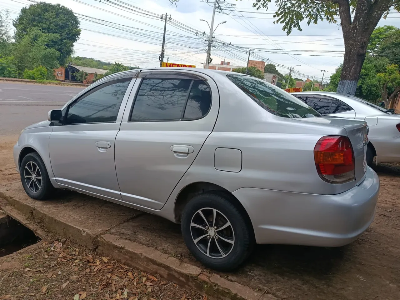 Toyota Platz 2002 1