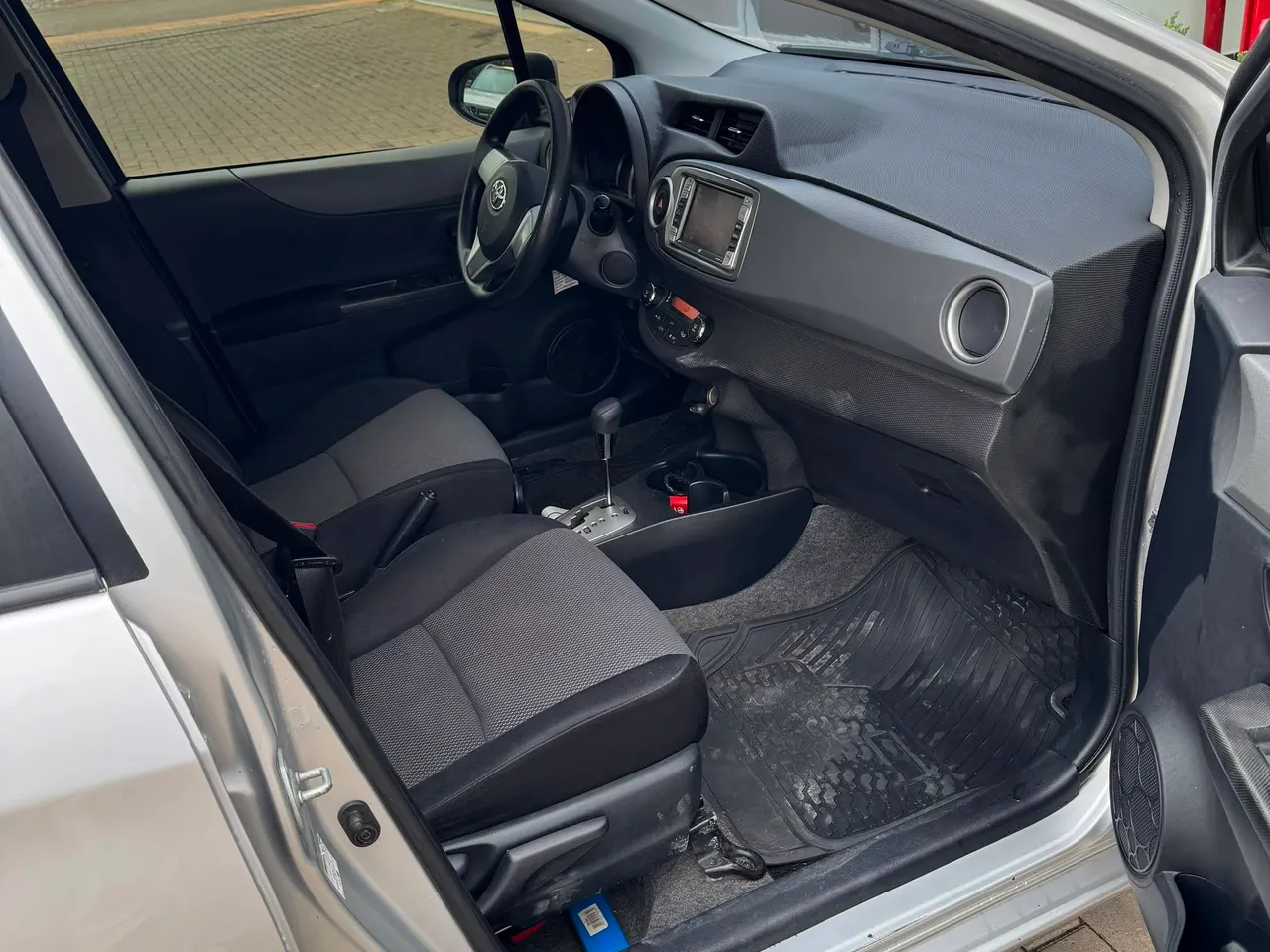Toyota Vitz 2012