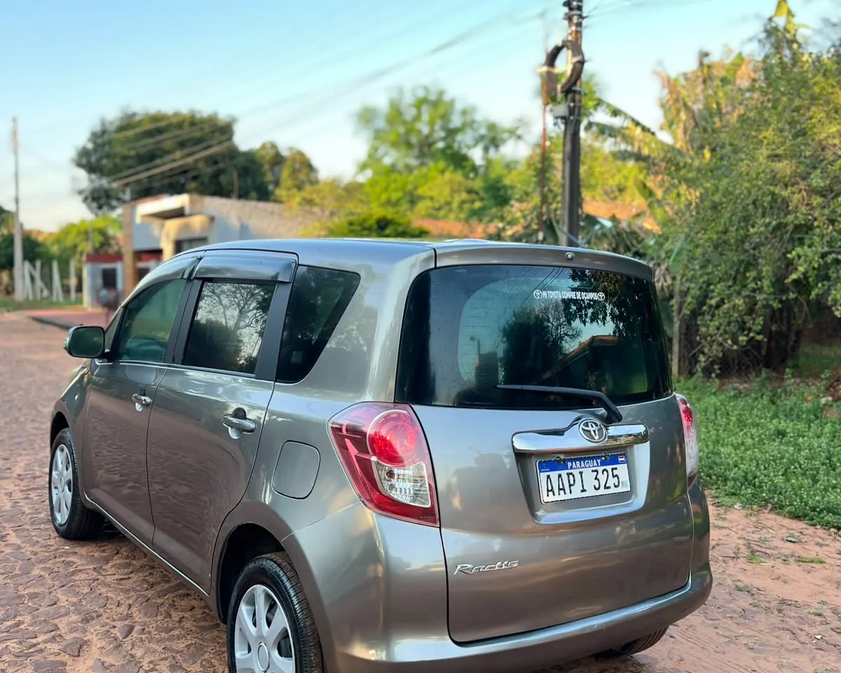 Toyota Ractis 2010