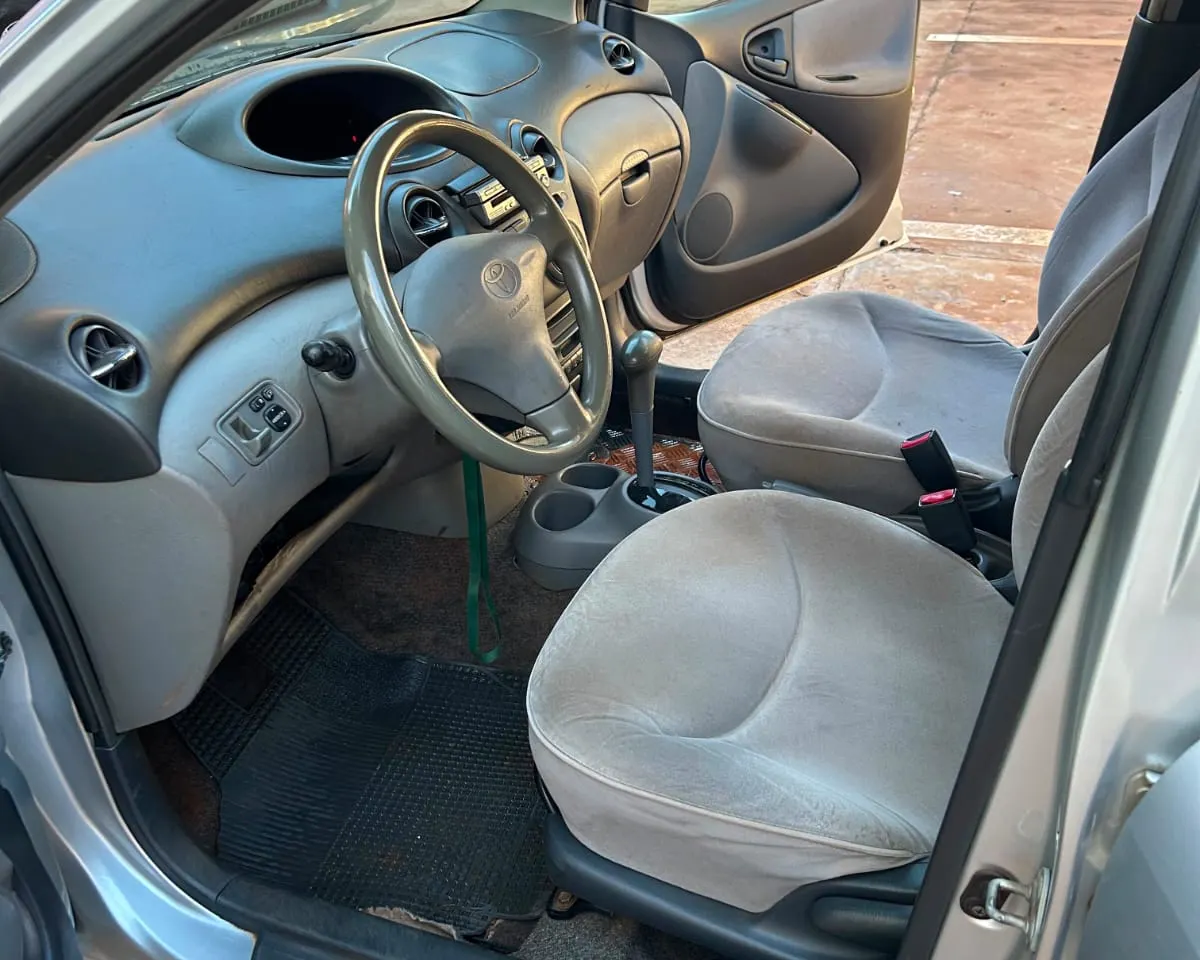 Toyota Vitz 2002 1