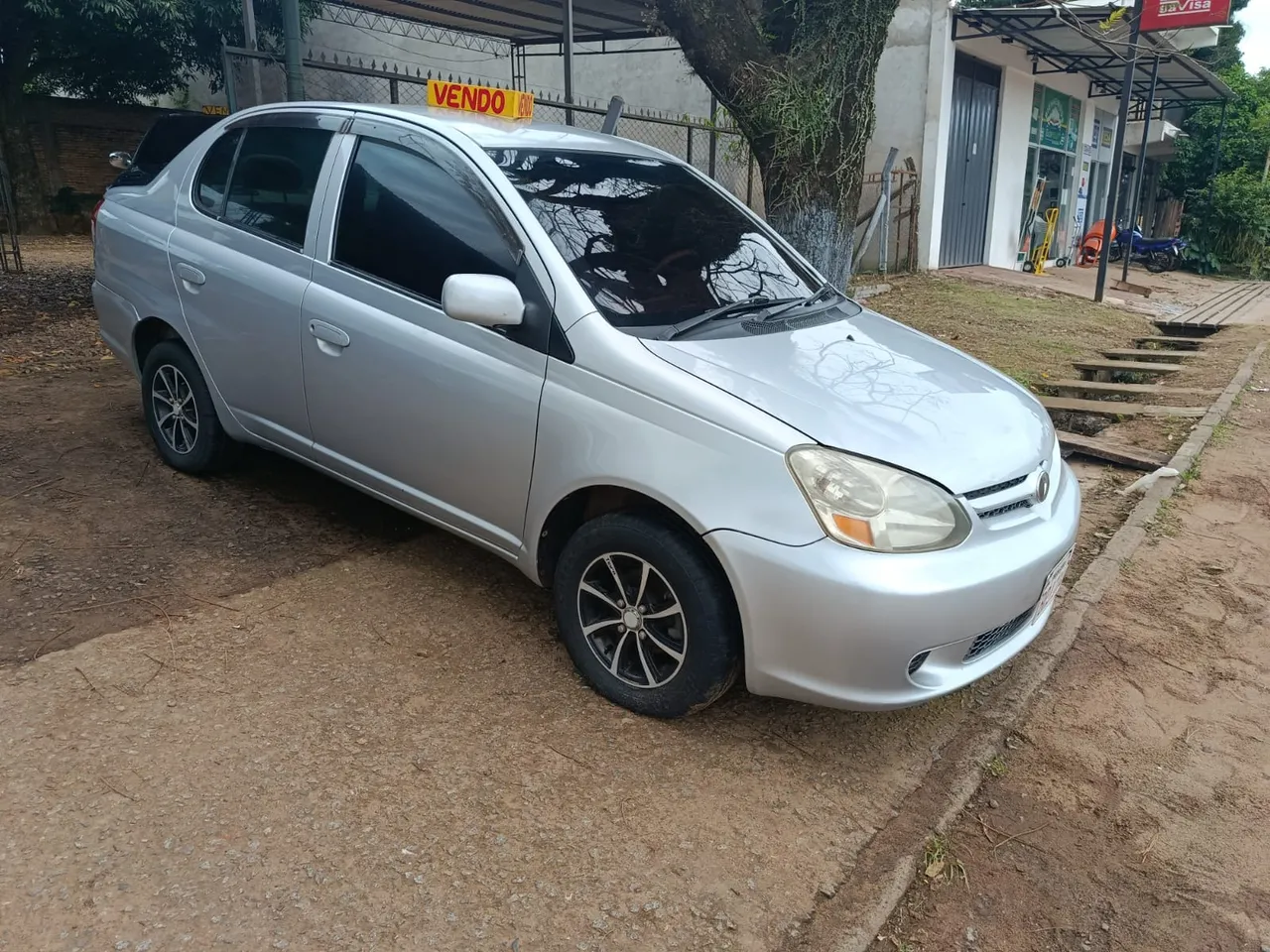Toyota Platz 2002 1