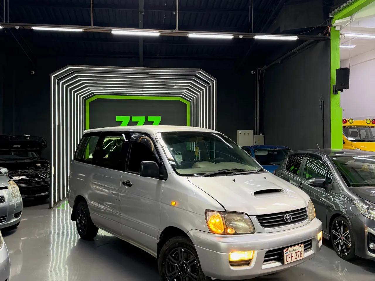 Toyota Noah 2000