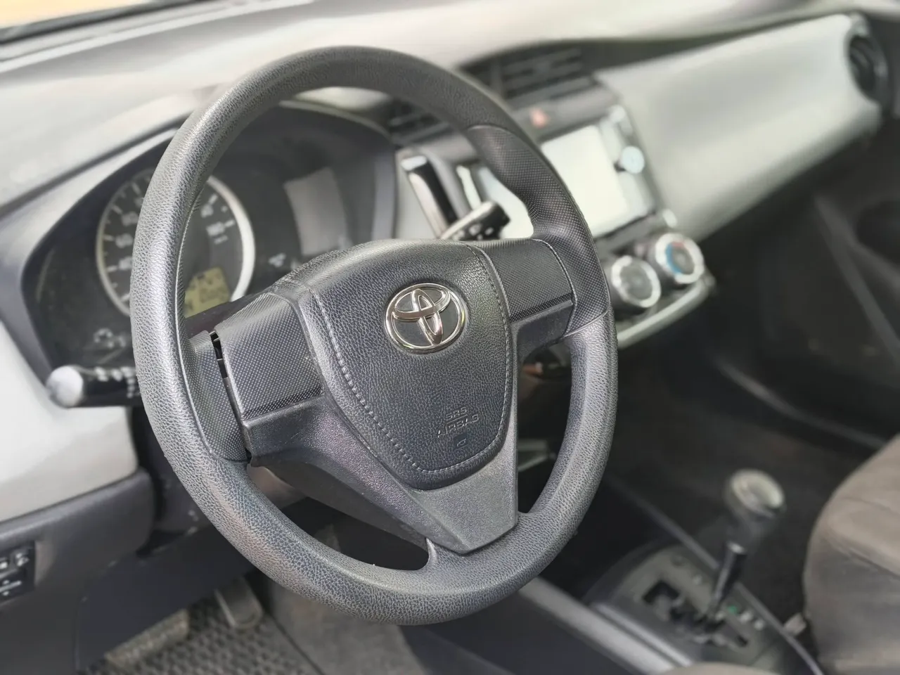 Toyota Axio 2013