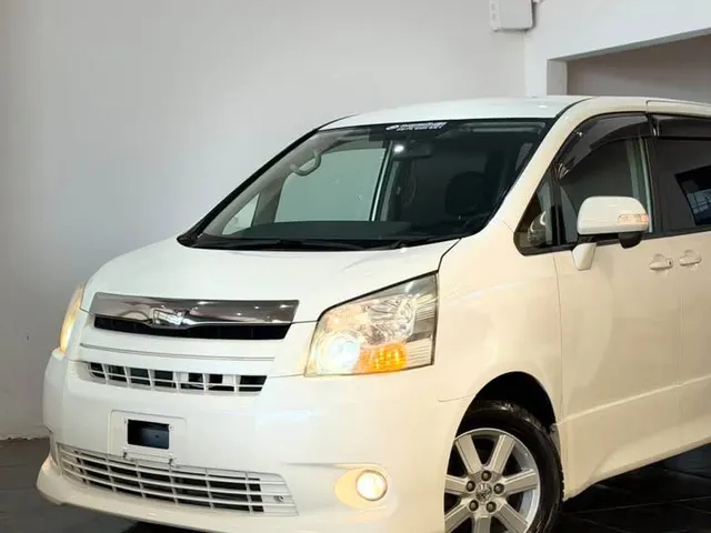Toyota Noah 2008